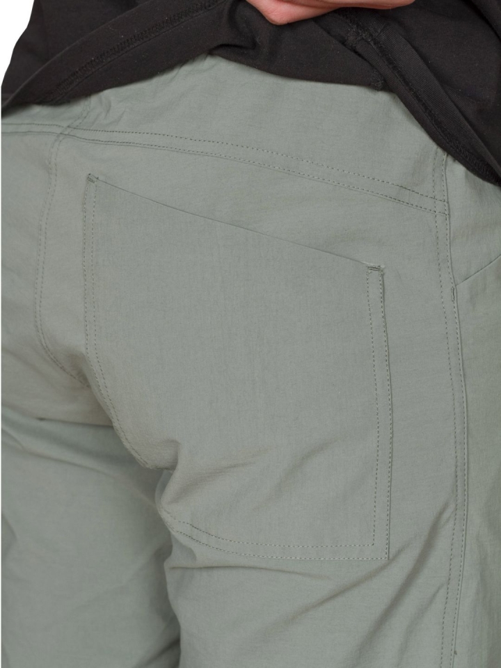 Rum 4.0 Shorts laurel khaki - zadní kapsa