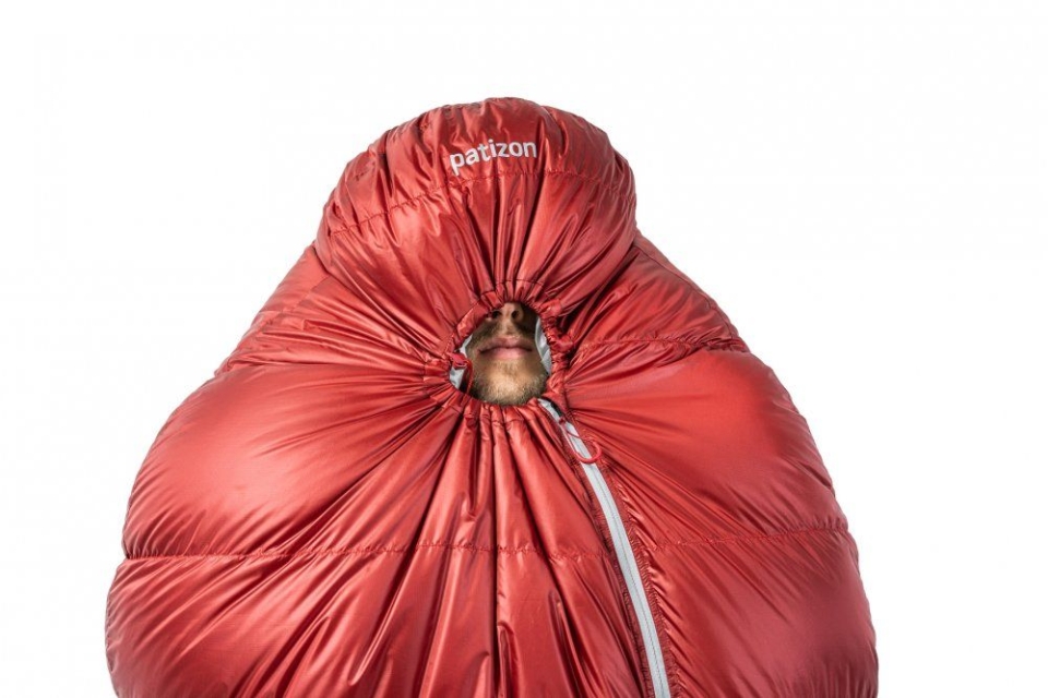 Stažená kapuce