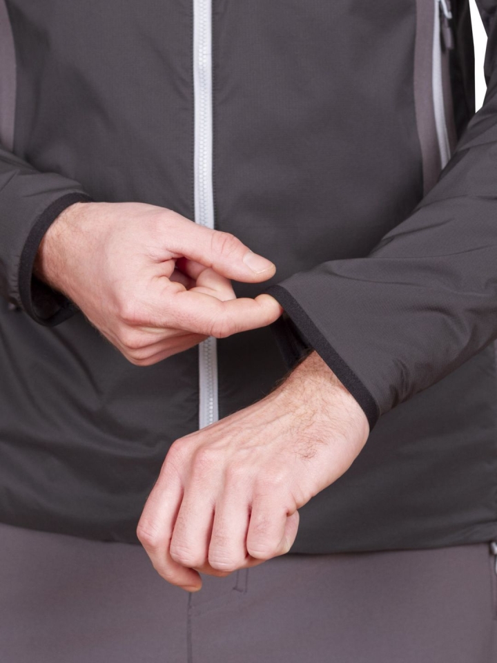 Total Alpha Jacket black - zakončení rukávu pružnou lemovkou