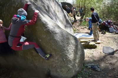 odolnost-i-elasticita-kalhot-gale-30-lady-pants-na-jednicku-i-pri-boulderingu.jpg