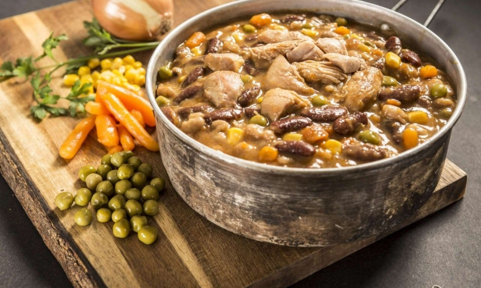 Adventure Menu Kuřecí po zahradnicku s fazolemi