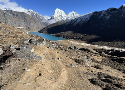 Trek do základního tábora pod Everestem Gokyo, Chola Pass